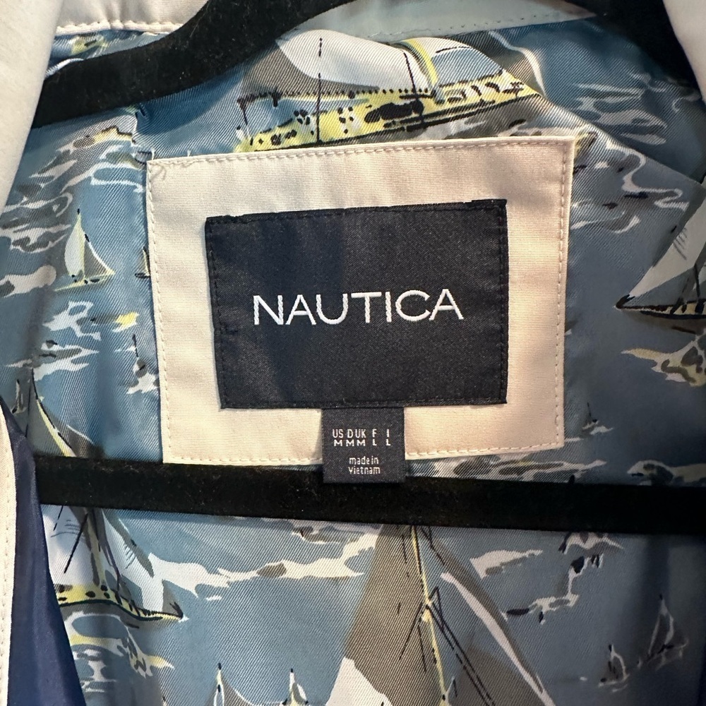 Women's Nautica Blue and Cream Rain Jacket, Size L. - Picture 4 of 7